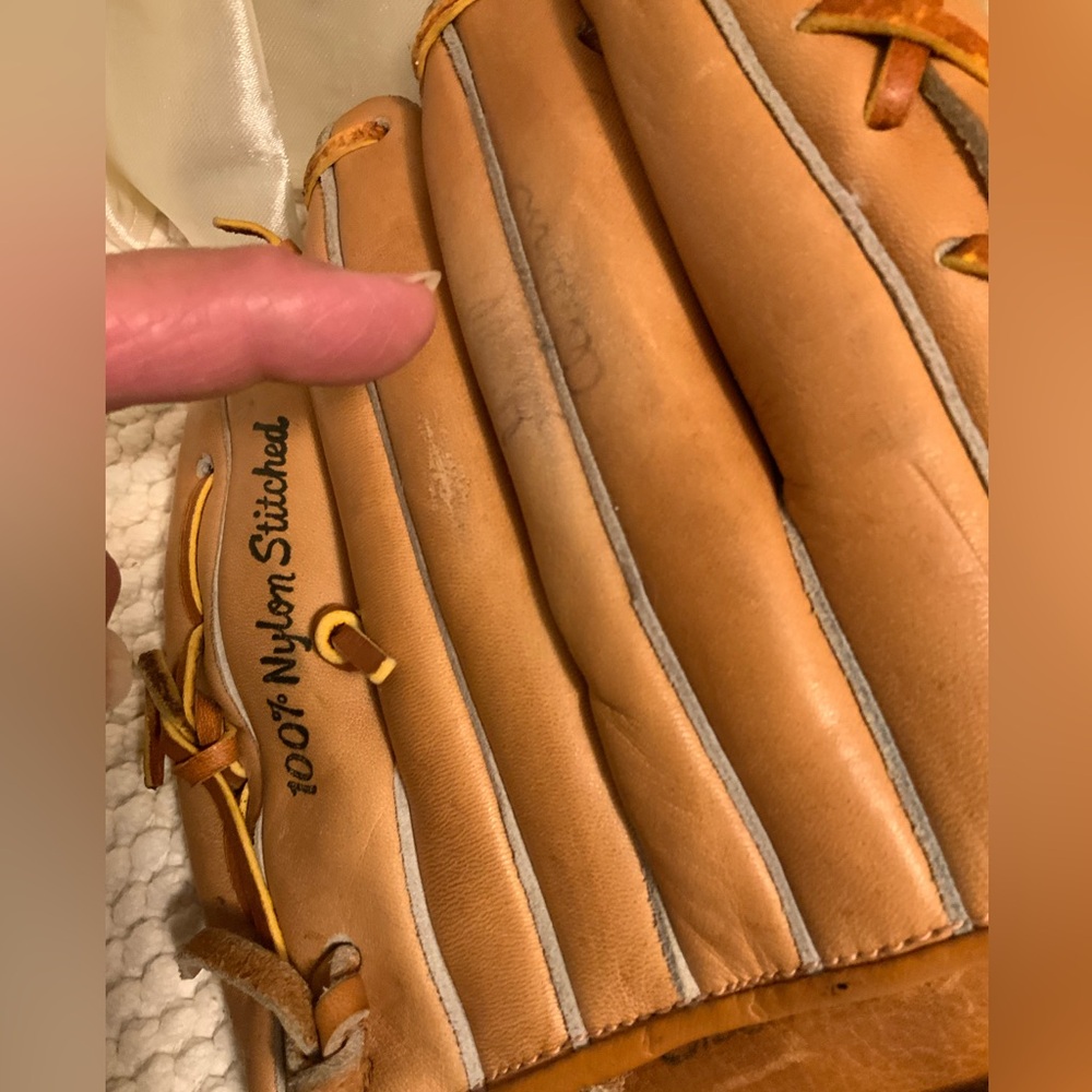 SPALDING BASEBALL GLOVE - Picture 3 of 8